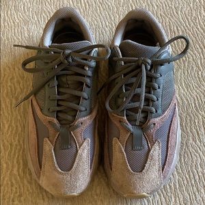 Authentic Yeezy Boost 700 Mauve